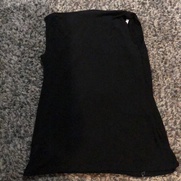 Black and white blouse - Picture 3 of 3